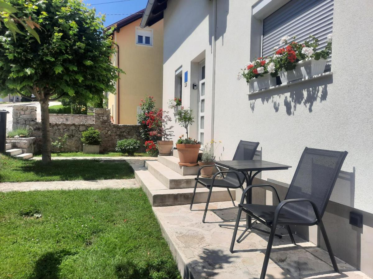 Studio Apartman Marta Korenica Exteriör bild