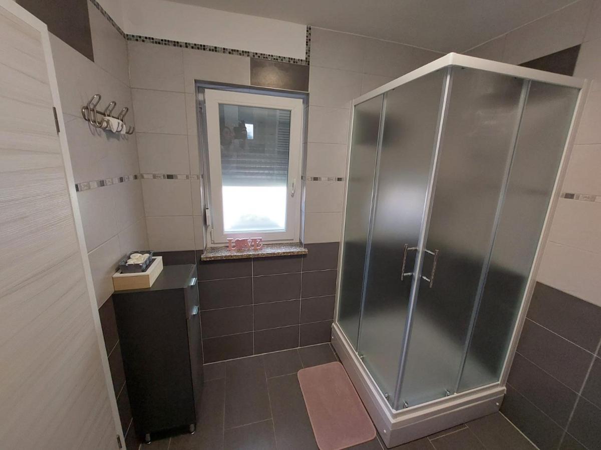 Studio Apartman Marta Korenica Exteriör bild
