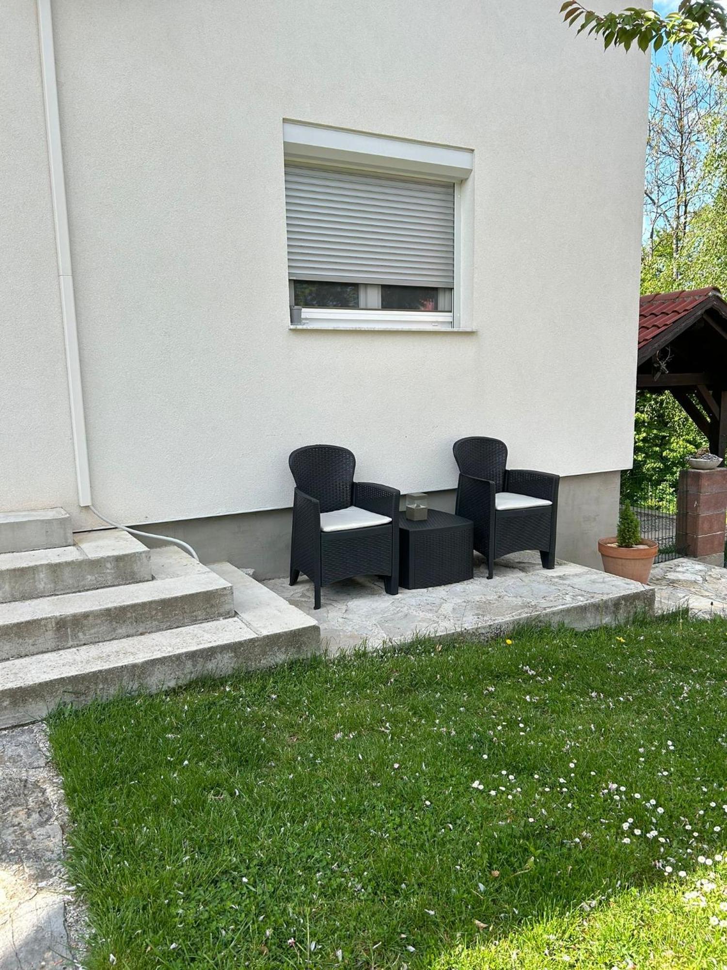 Studio Apartman Marta Korenica Exteriör bild