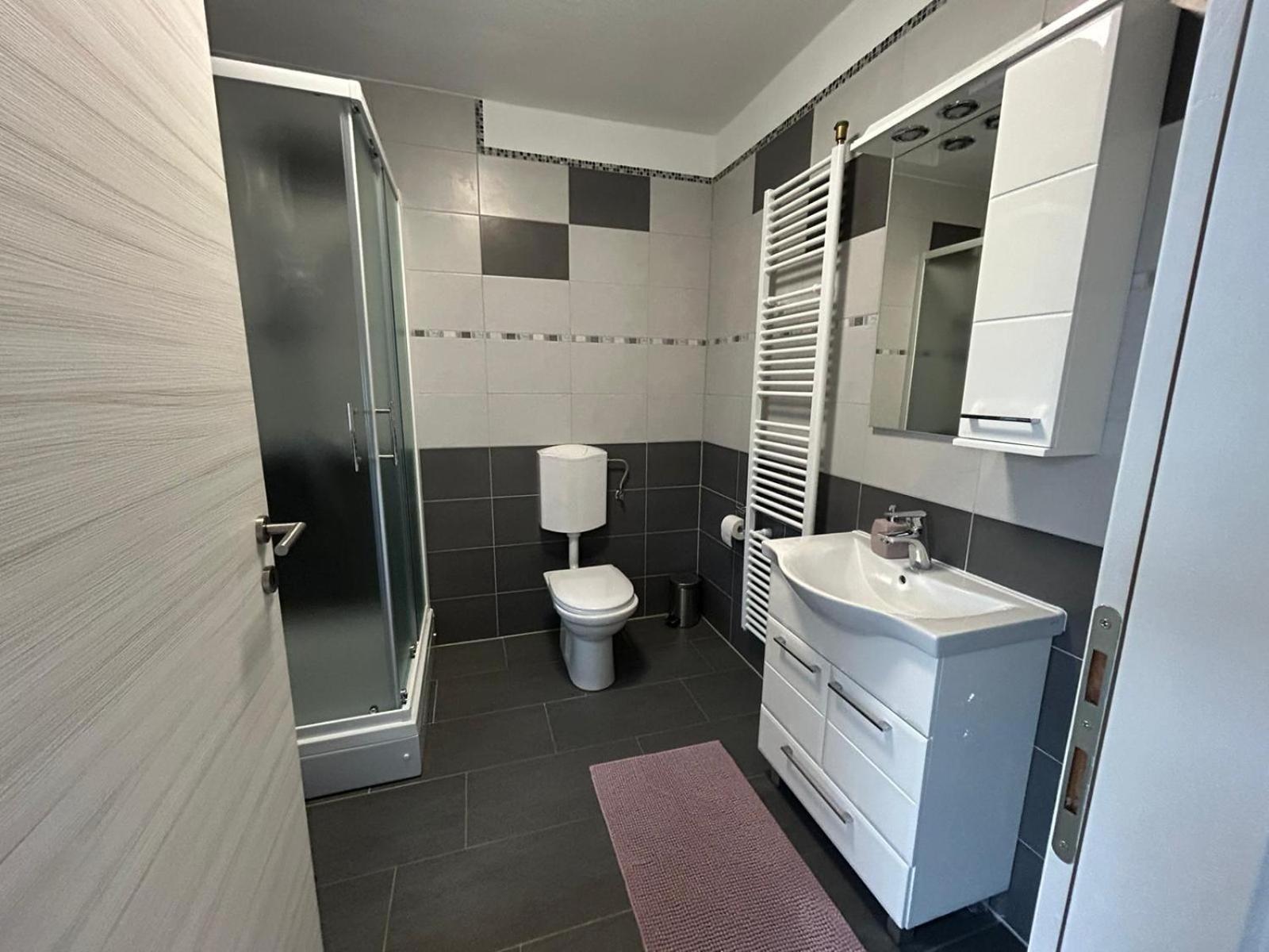 Studio Apartman Marta Korenica Exteriör bild